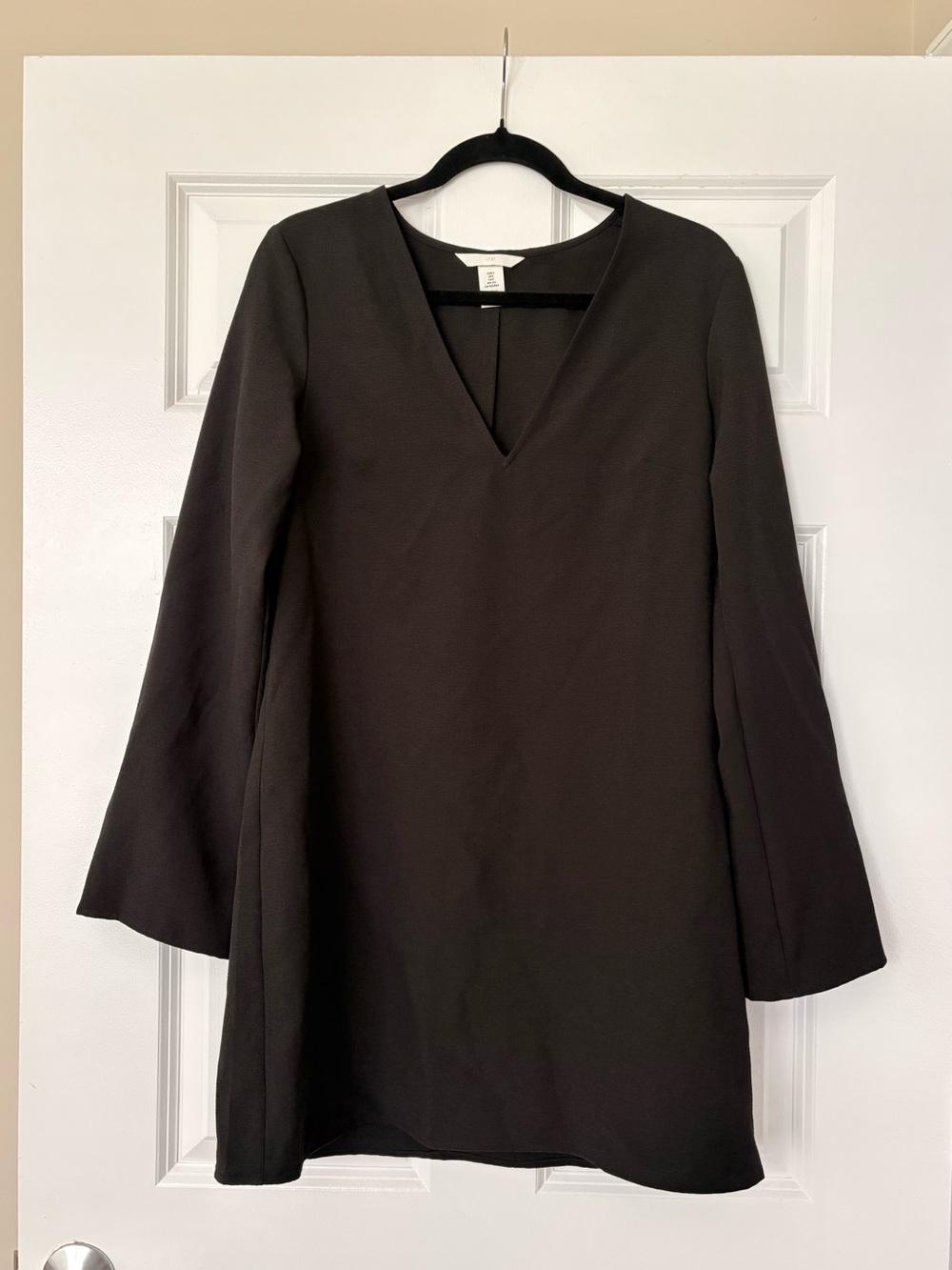 Black Mini V-Neck Long Sleeve Dress
